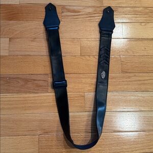 Get’m Get’m Leather Guitar Strap
